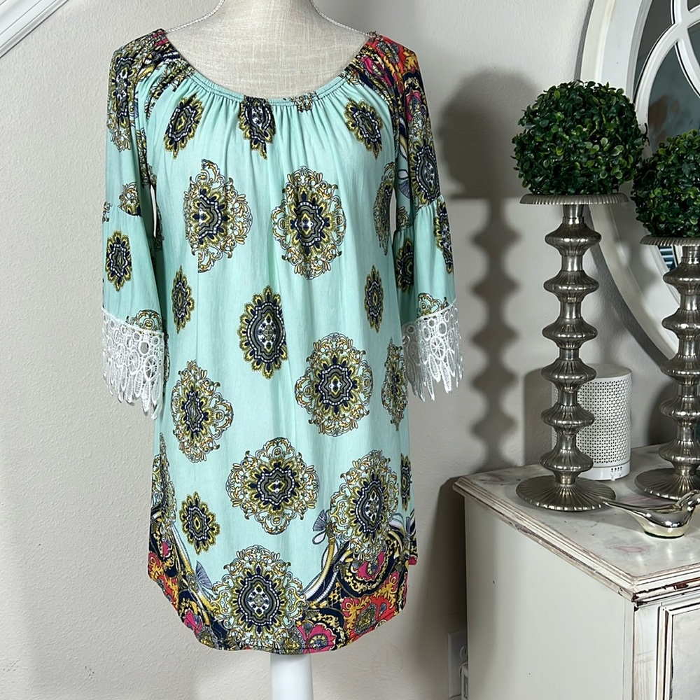 Win Win L/XL Green Mixed Pattern Lacy Tunic